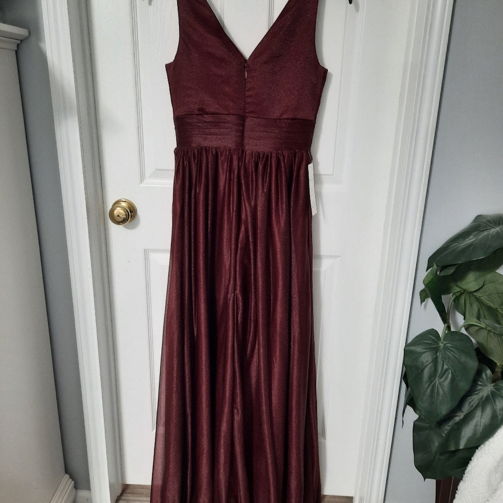 Elegant Burgundy Evening Gown - Picture 5 of 10